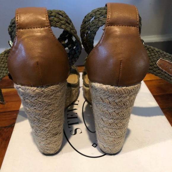 Steve Madden Magestee Wedge Sandals - Picture 3 of 3